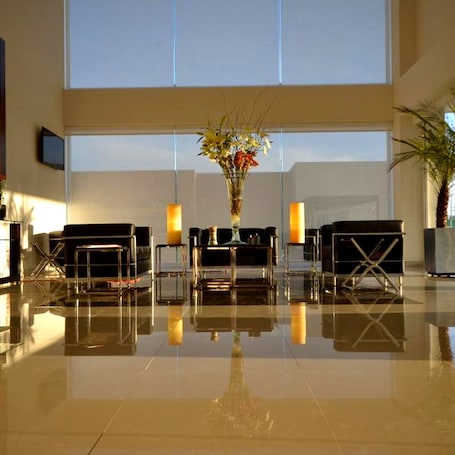 Lobby. Hotel Lois Express Monterrey Aeropuerto La Fe