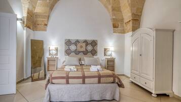 BĂŒgeleisen/BĂŒgelbrett, WLAN, BettwĂ€sche