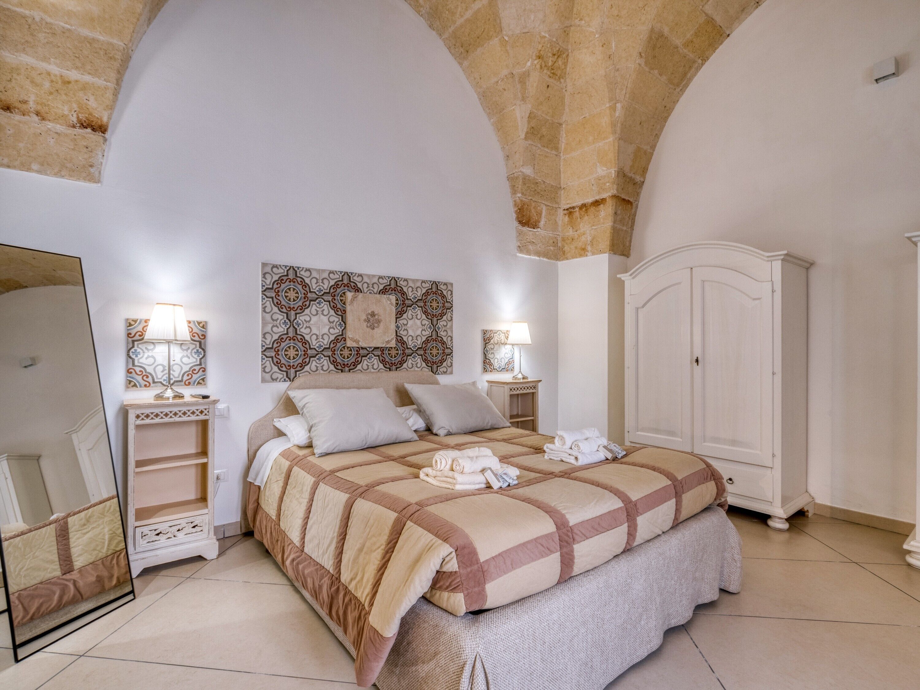 Planxa i posts de planxar, wifi i roba de llit 