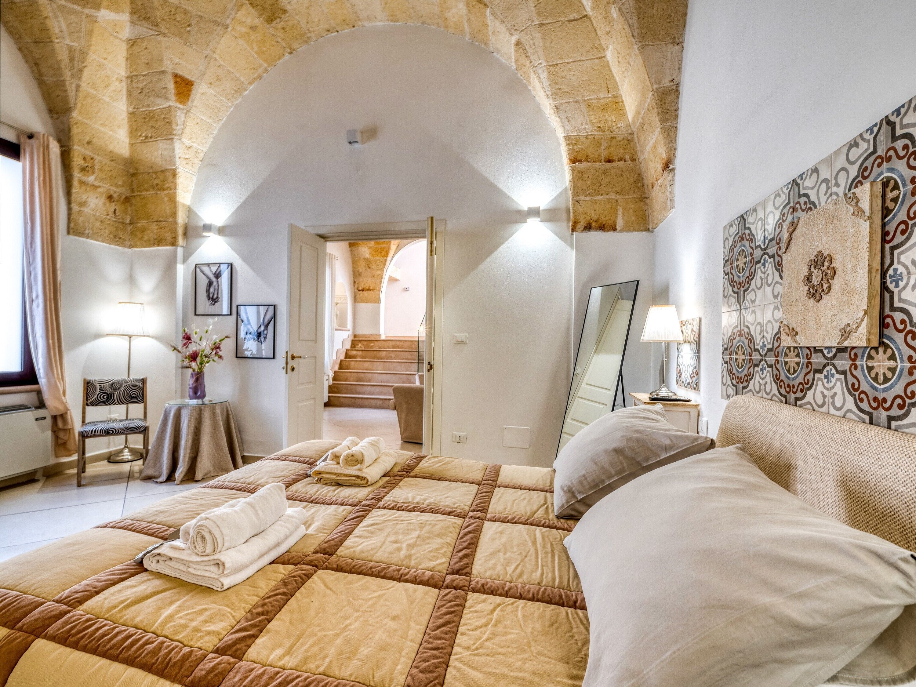 Planxa i posts de planxar, wifi i roba de llit 