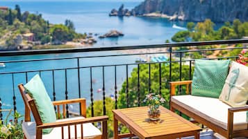 Deluxe Apartment, Beach View | Terrace/patio