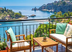 Deluxe Apartment, Beach View | Terrace/patio - Cohen Smart House (Taormina)