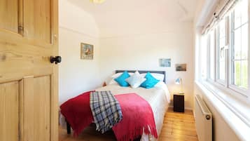 Cottage | 4 bedrooms, individually decorated, individually furnished, free WiFi