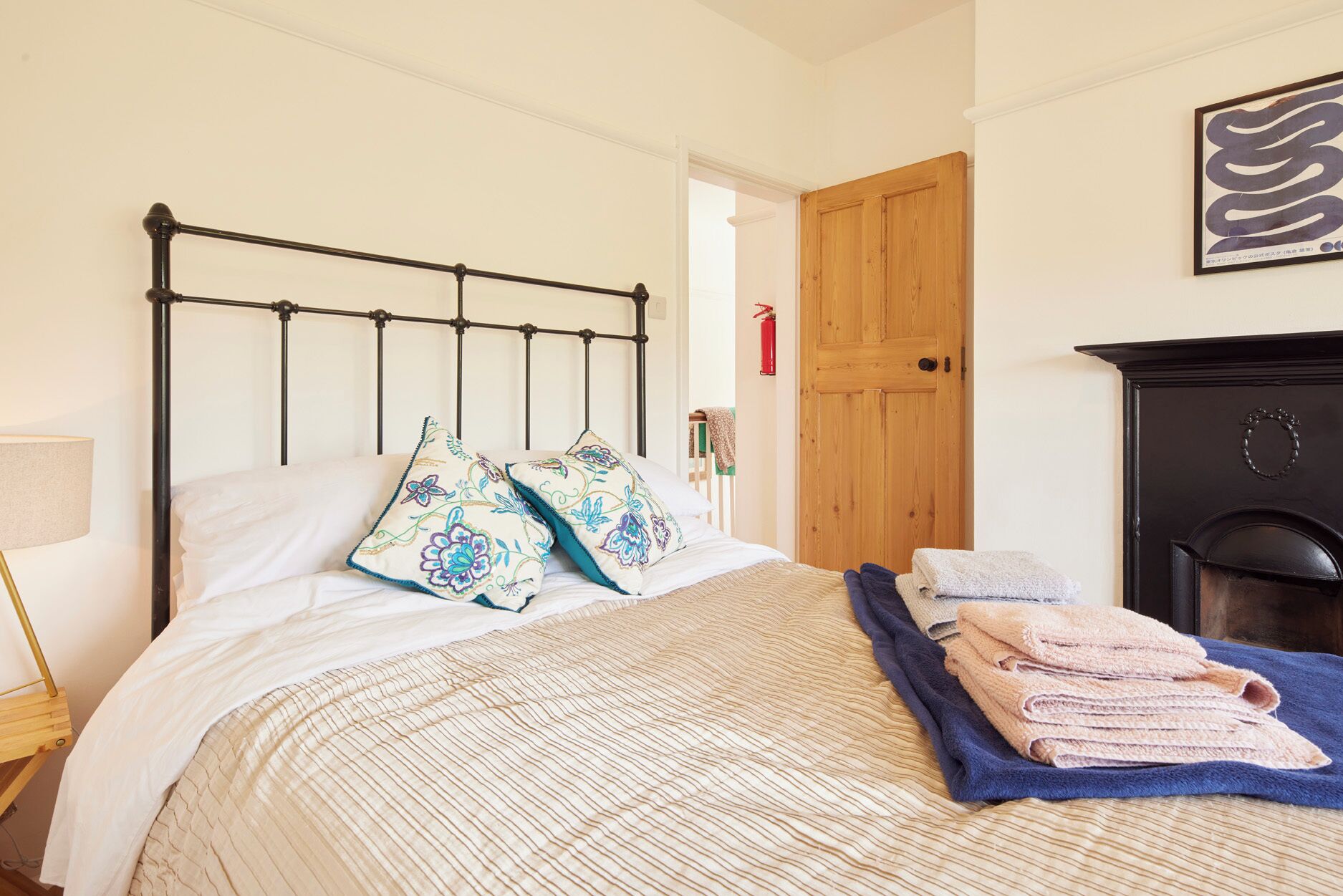 4 bedrooms, individually decorated, individually furnished, free WiFi