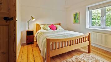 Cottage | 4 bedrooms, individually decorated, individually furnished, free WiFi