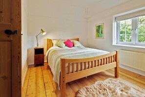 Cottage | 4 bedrooms, individually decorated, individually furnished, free WiFi - The White House, Riverside Retreat (Norwich)