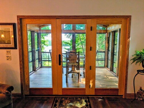 Northwoods Bliss: Waterfront 3BR/3BA Lakehouse with Charm and Stunning Views