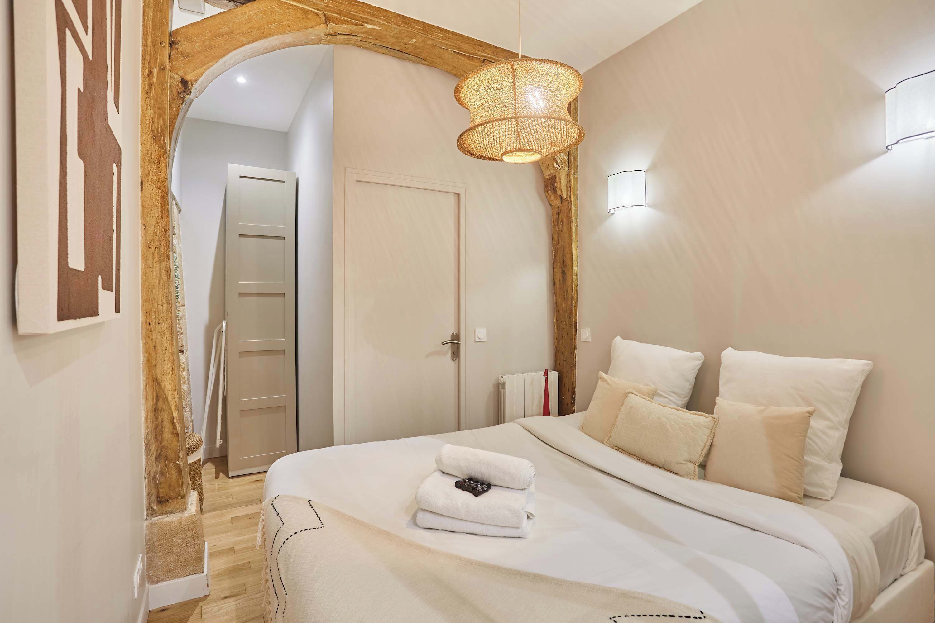 Iron/ironing board, travel cot, WiFi, bed sheets