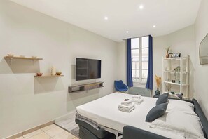 Iron/ironing board, WiFi, bed sheets - Spacious Studio Sacre Coeur-Montmartre (Paris)