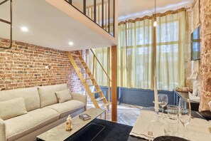 TV, offices - Charming Apartment - Paris Pere Lachaise (Paris)