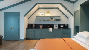 A bedroom with a bed, a dresser, and a vanity. - Sapphire Retreat • Stylish 1BR Suite + Hot Tub, Views, Ski Hill & Outdoor Living (Sapphire)