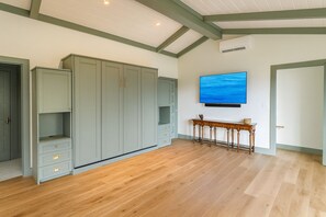 Interior - Sapphire Retreat • Stylish 1BR Suite + Hot Tub, Views, Ski Hill & Outdoor Living (Sapphire)