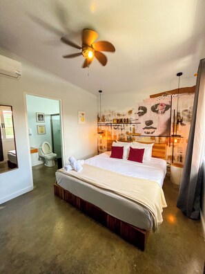 Superior Double Room, 1 Double Bed, Ensuite | Free WiFi, bed sheets - Viajero La Fortuna Hostel (La Fortuna)