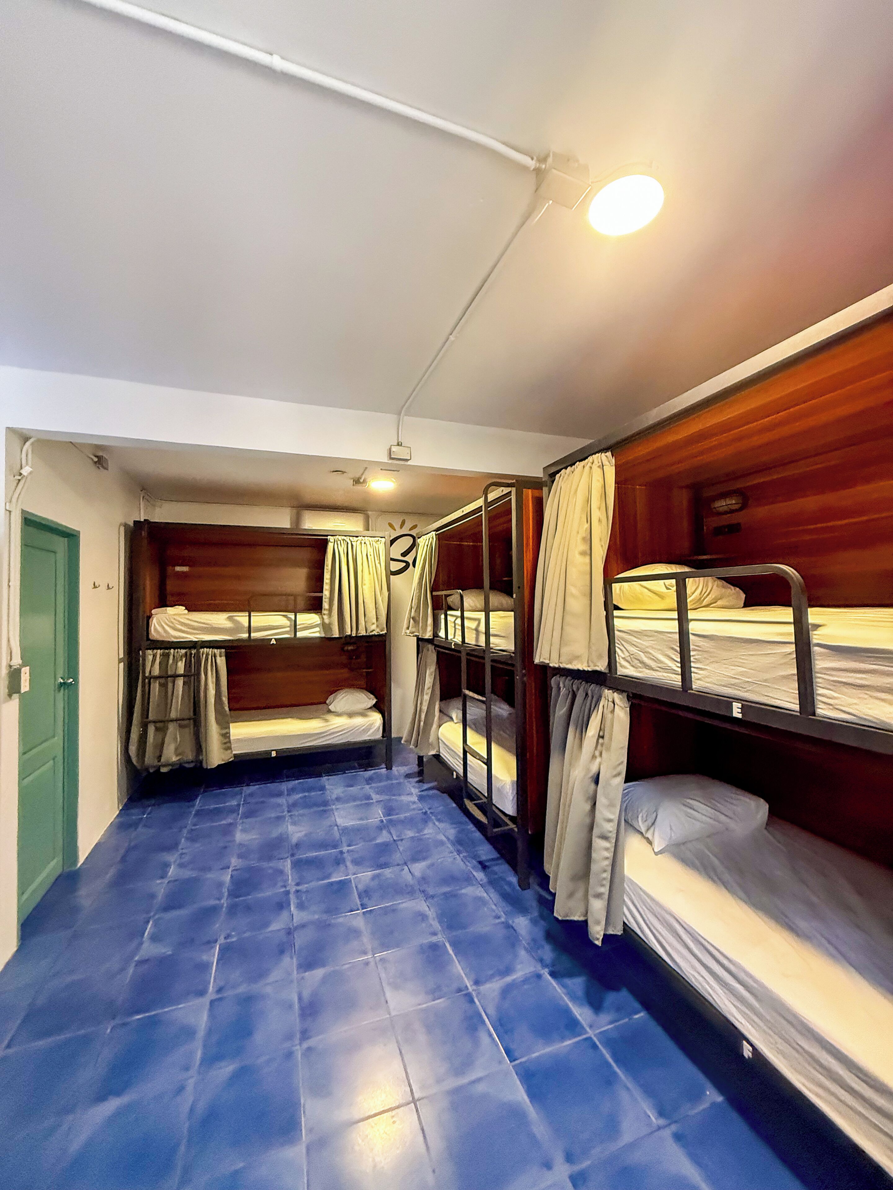 Slaapzaal, gemengd, gemeenschappelijke badkamer | Gratis wifi, beddengoed