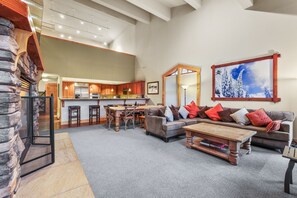 TV, fireplace - Kirkwood Townhome w/ Fireplace | Walk to Lifts (Kirkwood)