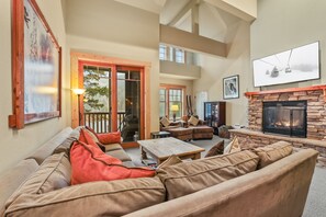TV, fireplace - Kirkwood Townhome w/ Fireplace | Walk to Lifts (Kirkwood)