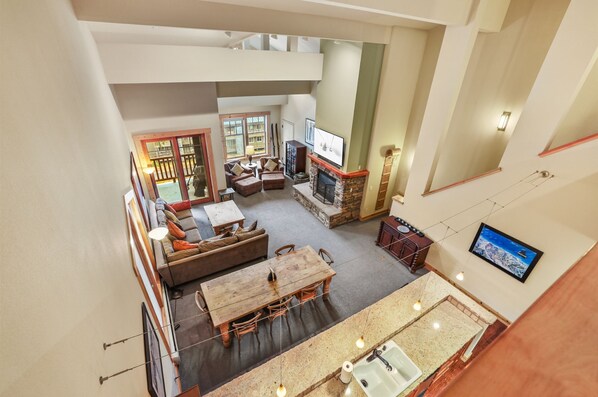 TV, fireplace - Kirkwood Townhome w/ Fireplace | Walk to Lifts (Kirkwood)