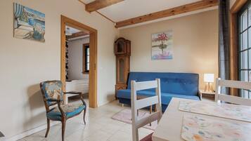 Apartment, Balcony, Lake View | Living area