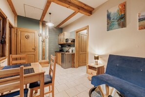 شقة - بشرفة - منظر للبحيرة | منطقة المعيشة