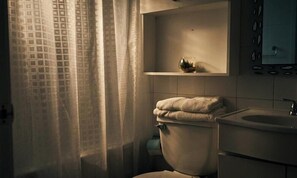 Business Apartment, Patio, Courtyard View | Bathroom