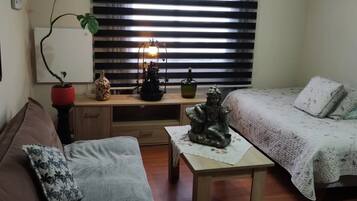 Comfort-Apartment, Terrasse, Blick auf den Innenhof | Wohnbereich