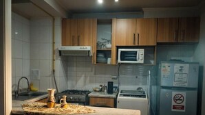 Appartement Familial, 2 chambres, patio, vue ville | Cuisine privée