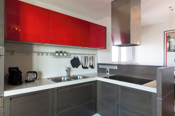 舒适双人房, 城市景观 | 私人厨房 | 大冰箱、烤箱、炉灶、洗碗机