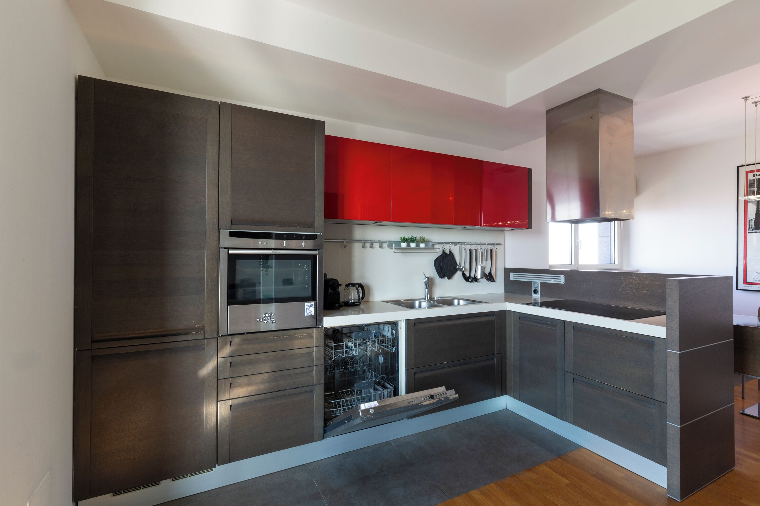 Doppia Comfort, vista città | Cucina privata | Frigorifero con congelatore, forno, piano cottura, lavastoviglie