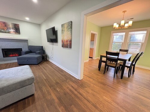 3-bedroom King Bed 2 Bath House in Triangle 5 minutes to Quantico and Interstate