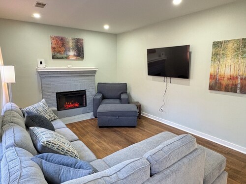 3-bedroom King Bed 2 Bath House in Triangle 5 minutes to Quantico and Interstate