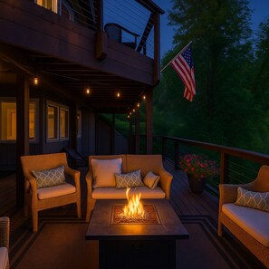 Terrace/patio - Private Lakefront | Hot Tub • Fireplace Retreat (Whitefish)