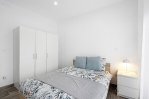 Ferros/t�ábuas de passar roupa, Wi-Fi, roupa de cama