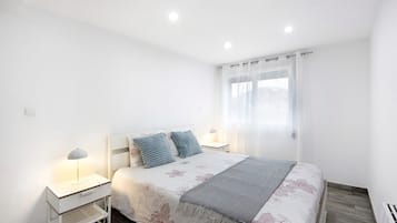 Iron/ironing board, WiFi, bed sheets