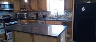 Lovely 3-bedroom house with AC in Bolivar Peninsula