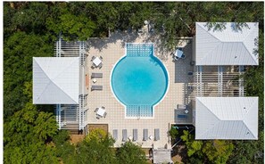 A heated pool - Kiva's Jewel - Guest House (Gulf Shores)