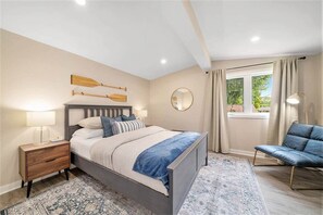 Tabla de planchar con plancha, wifi y ropa de cama 