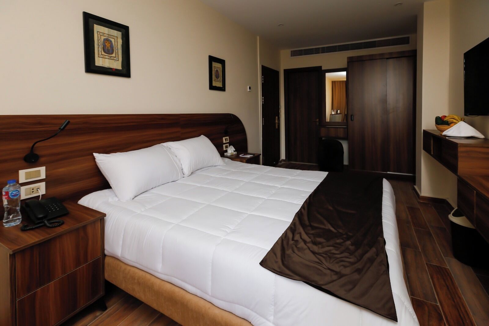 Cunas gratuitas, wifi gratis y ropa de cama 