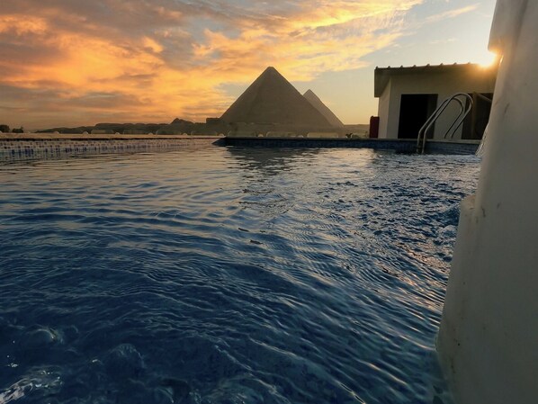 Outdoor pool - Sahara Pyramids View Hotel (Giza)