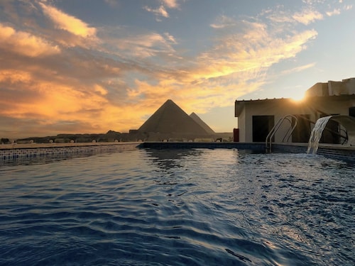 Sahary Pyramids View Hotel