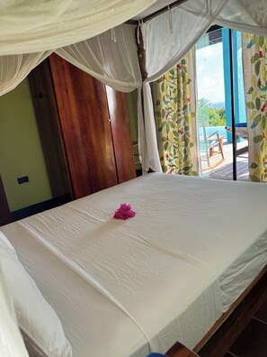 4 bedrooms, in-room safe, iron/ironing board, free WiFi