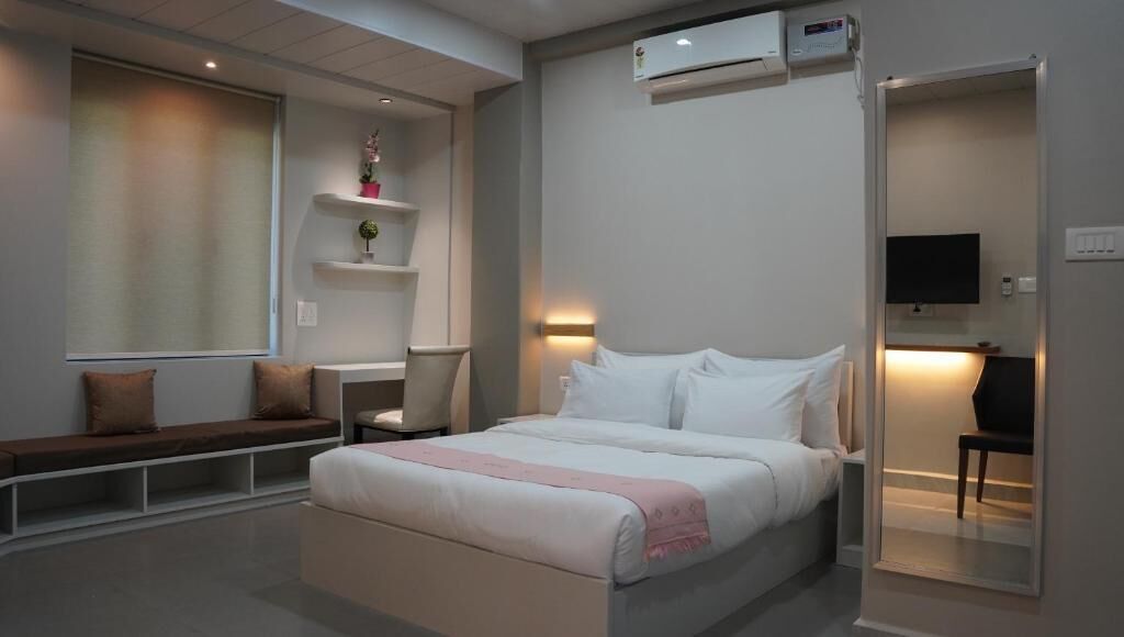 Suite Deluxe, Aire acondicionado | Minibar, escritorio, cortinas opacas y tabla de planchar con plancha