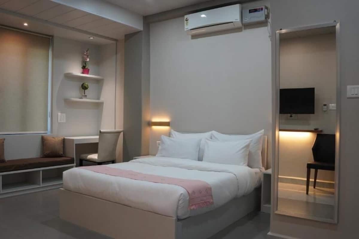 Suite Deluxe, Aire acondicionado | Minibar, escritorio, cortinas opacas y tabla de planchar con plancha