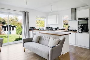 Interior - Longstomps House Sleeps 10 with Parking for 3 (Essex)