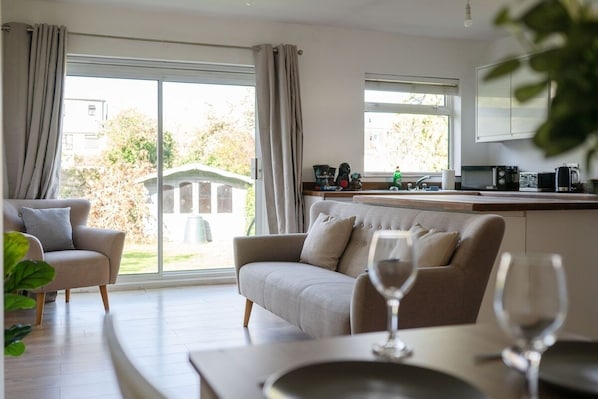 Interior - Longstomps House Sleeps 10 with Parking for 3 (Essex)