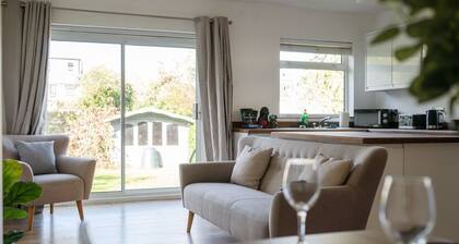 Longstomps House Sleeps 10 with Parking for 3