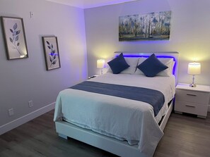 2 bedrooms, iron/ironing board, free WiFi, bed sheets - Enchanting 2 bedroom condo with free parking (Las Vegas)