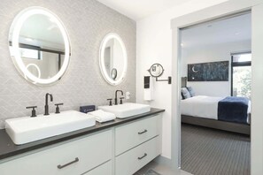 3 bedrooms, iron/ironing board, travel cot, free WiFi - 360 Views | Hot Tub | Board Games (Winter Park)