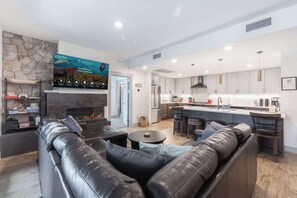 Interior - 360 Views | Hot Tub | Board Games (Winter Park)