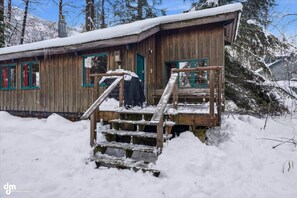 Exterior - Classic Ski Cabin Walk to Skiing and Restaurants (Girdwood)