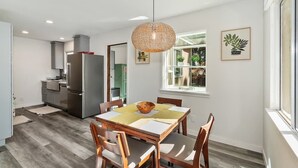 Dining - Evergreen Escape · Fenced Yard · Fireplace (Big Bear)